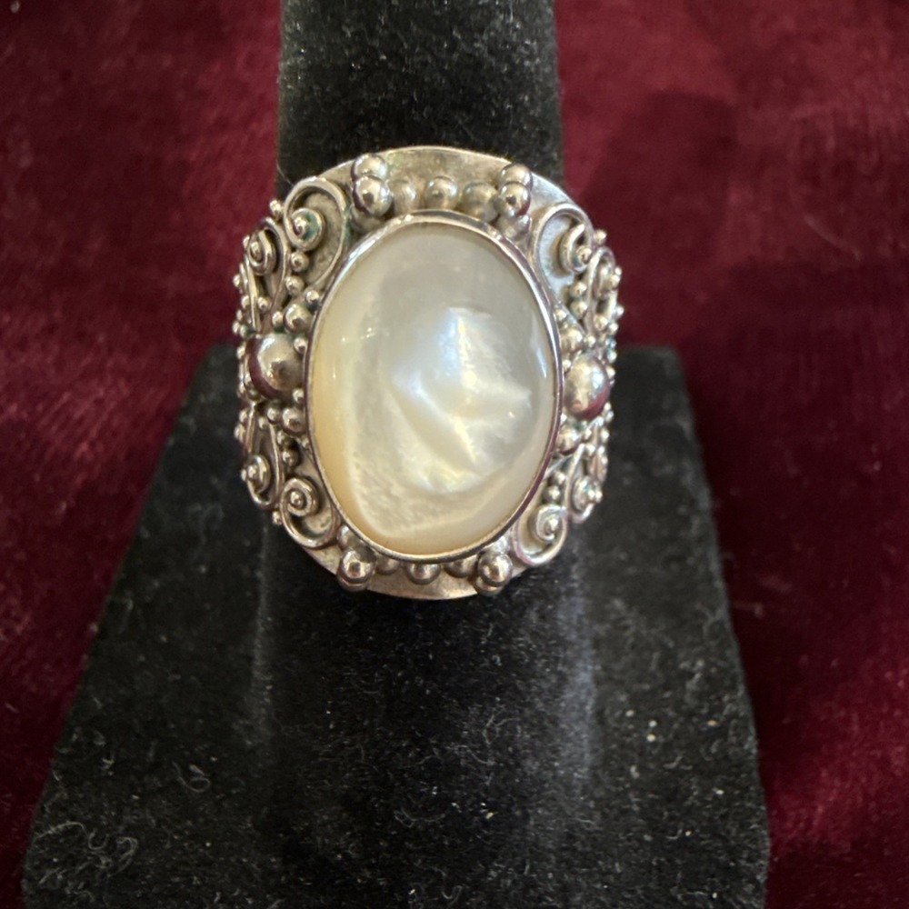 Estate BA Suarti 925 Sterling Silver MOP Shell Bali Band Ring 10 Grams Size 5.5